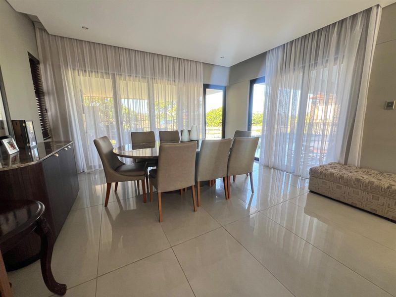 Elegant Spacious Family Home in Secure Coastal Estate - Photo 6