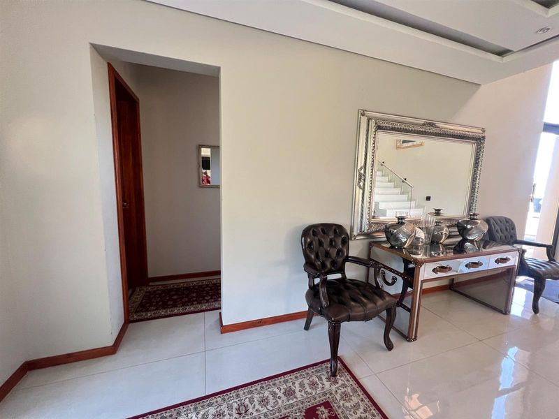 Elegant Spacious Family Home in Secure Coastal Estate - Photo 9