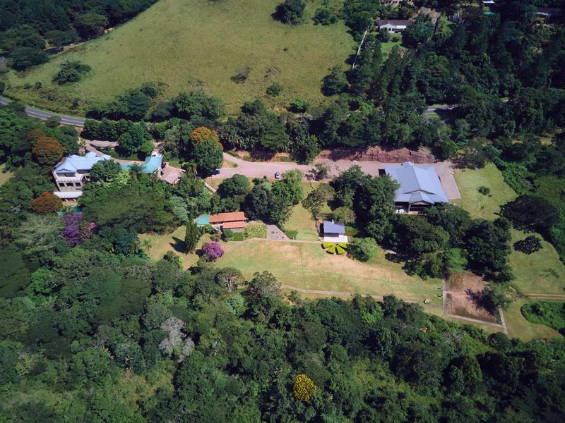 A Rare 3.43 Hectare Luxury Estate in Waterfall - Photo 1