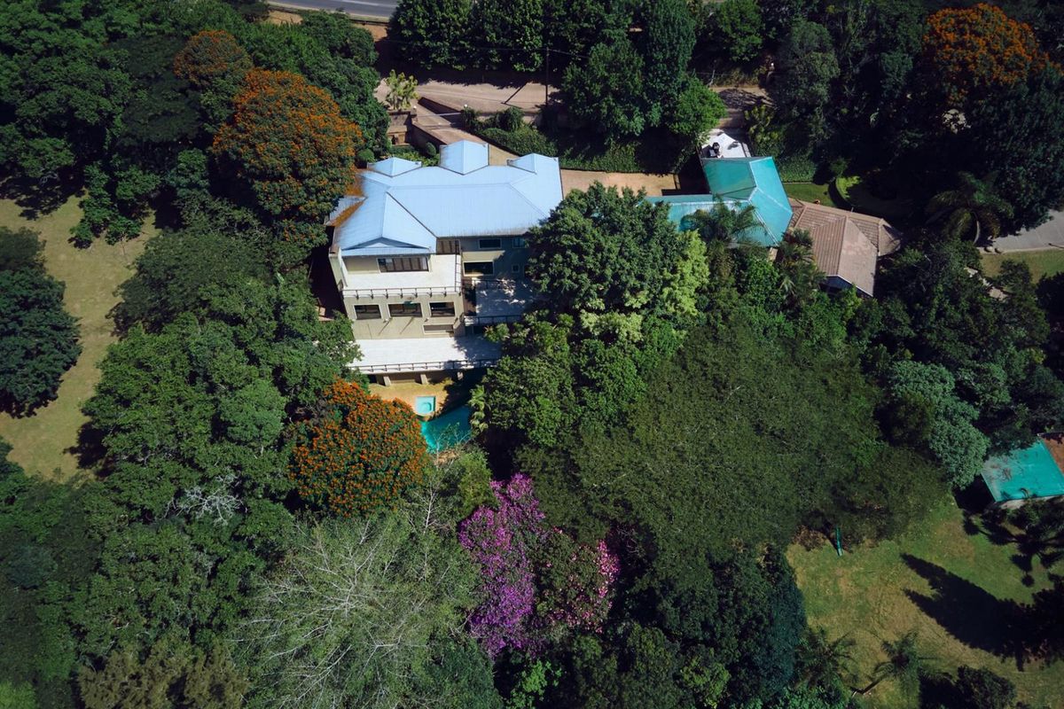 A Rare 3.43 Hectare Luxury Estate in Waterfall - Photo 2
