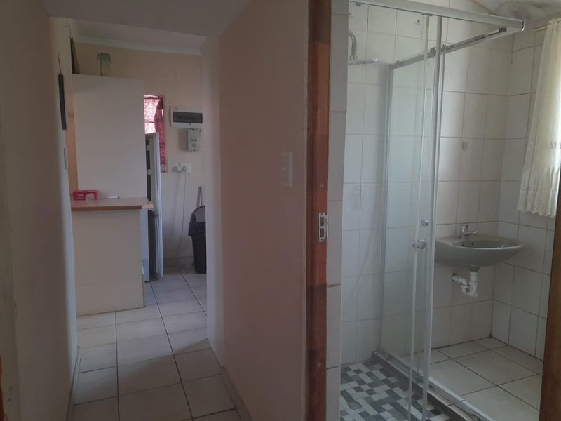 2-Bedroom Home in Rusthof, Strand - Photo 6
