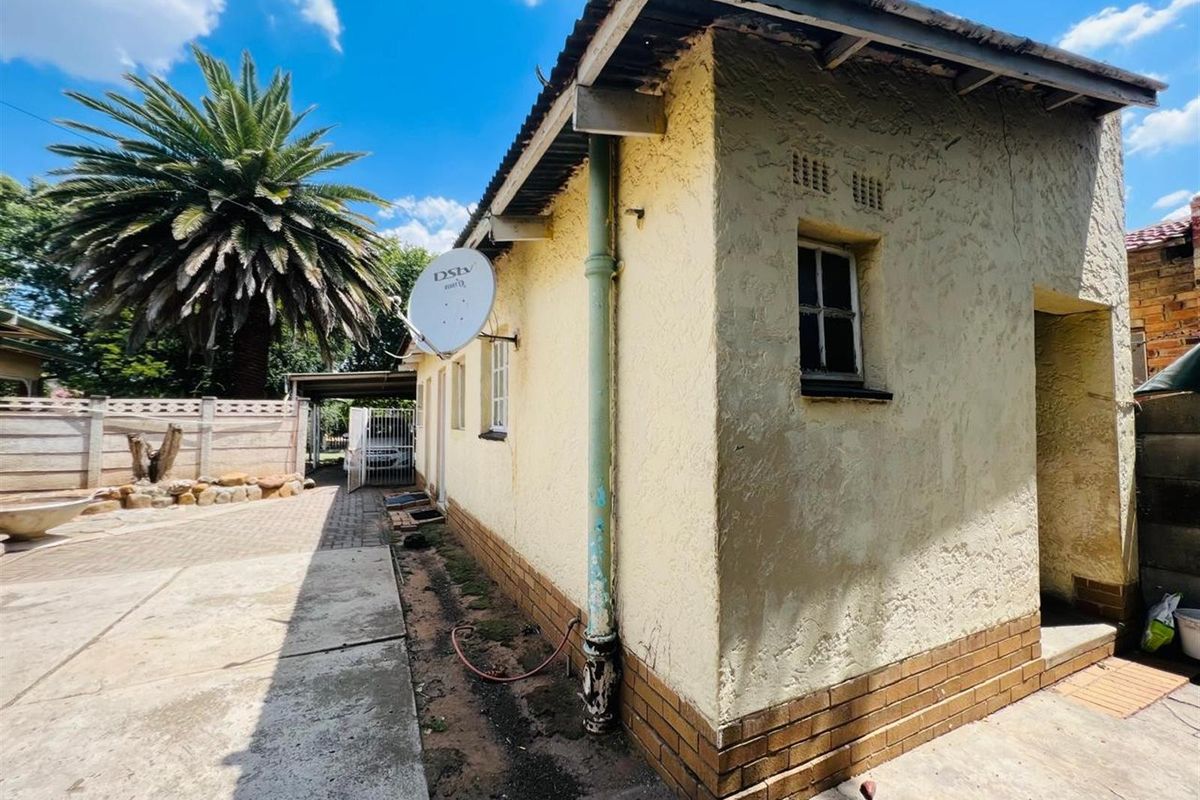 House For Sale in Sasolburg Central, Sasolburg (Student Accommodation) - Photo 2