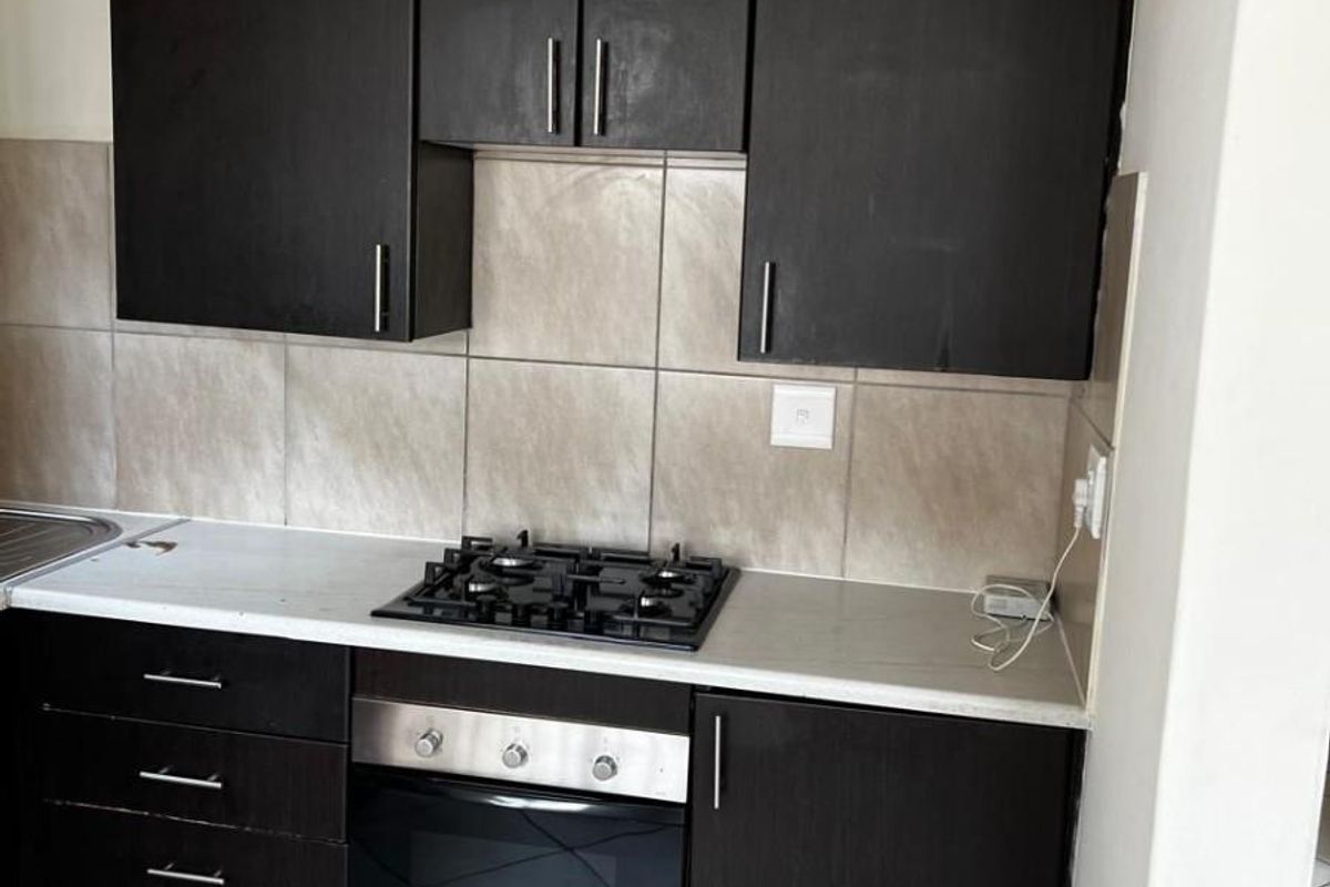 Modern 3-Bedroom Family Home with Garden and Water Tank - Summerset, Midrand - Photo 5