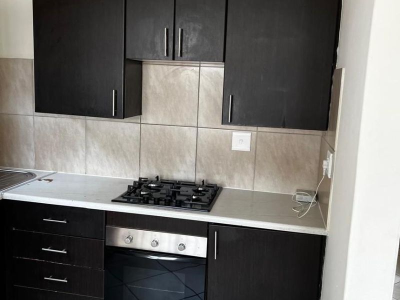 Modern 3-Bedroom Family Home with Garden and Water Tank - Summerset, Midrand - Photo 5