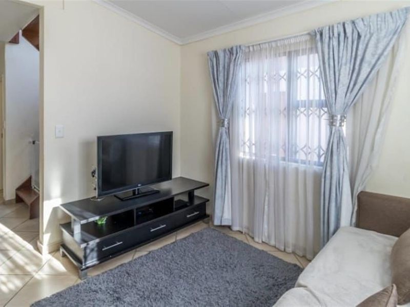 Modern 3-Bedroom Family Home with Garden and Water Tank - Summerset, Midrand - Photo 7