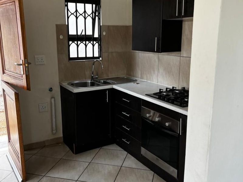 Modern 3-Bedroom Family Home with Garden and Water Tank - Summerset, Midrand - Photo 4