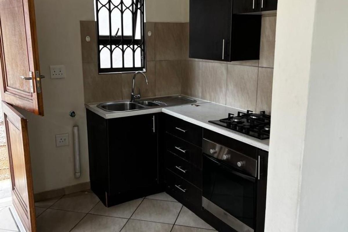 Modern 3-Bedroom Family Home with Garden and Water Tank - Summerset, Midrand - Photo 4