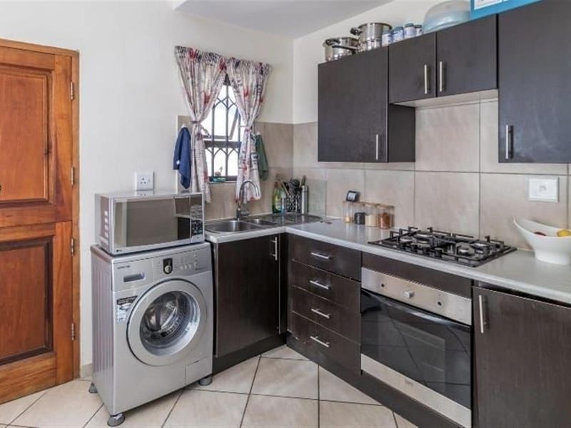 Modern 3-Bedroom Family Home with Garden and Water Tank - Summerset, Midrand - Photo 2