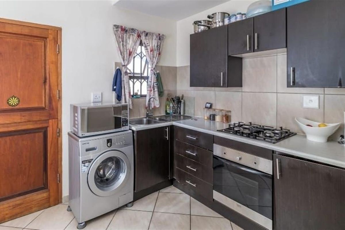 Modern 3-Bedroom Family Home with Garden and Water Tank - Summerset, Midrand - Photo 2