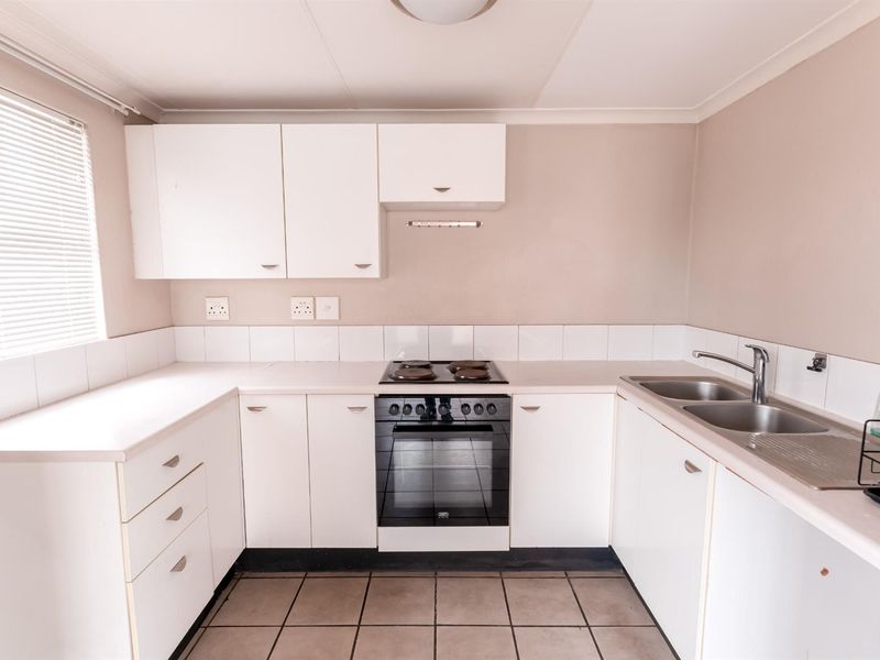 1 Bedroom Loft in Houghton Village High Rental Demand Investment Opportunity - Photo 7