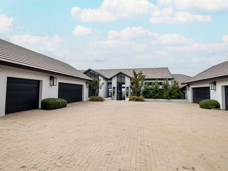 A RARE MASTERPIECE OF DISTINCTION | R13 MILLION - Photo 2