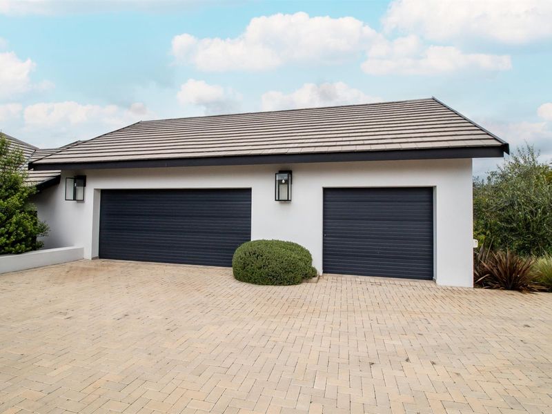 A RARE MASTERPIECE OF DISTINCTION | R13 MILLION - Photo 5