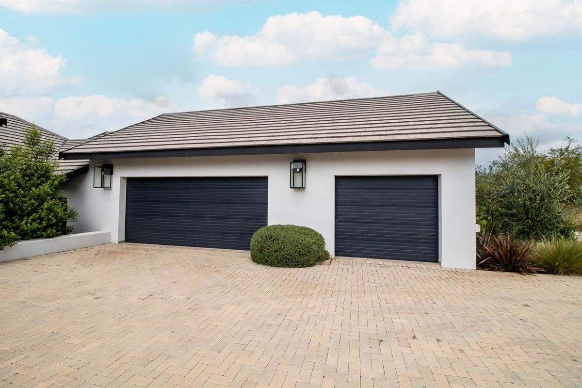 A RARE MASTERPIECE OF DISTINCTION | R13 MILLION - Photo 5