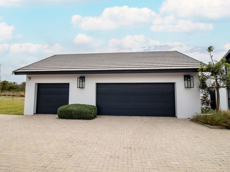 A RARE MASTERPIECE OF DISTINCTION | R13 MILLION - Photo 6