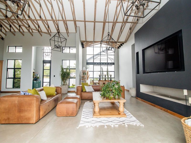 A RARE MASTERPIECE OF DISTINCTION | R13 MILLION - Photo 10