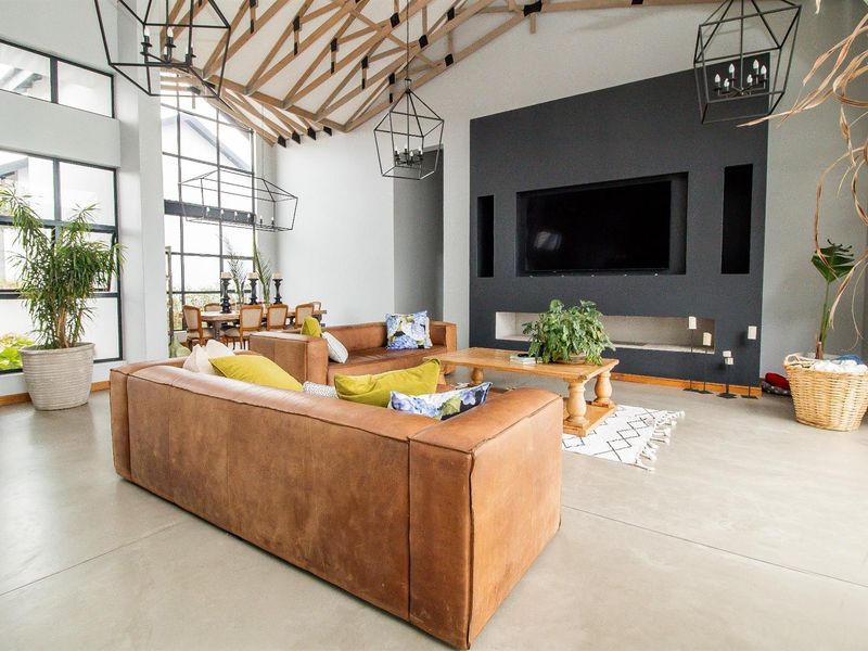 A RARE MASTERPIECE OF DISTINCTION | R13 MILLION - Photo 9