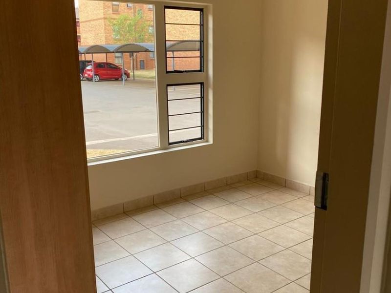 2 Bedroom Apartment / Flat for Sale in Olympus AH, Pretoria East - Photo 10