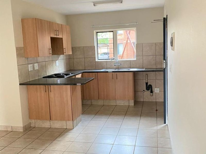 2 Bedroom Apartment / Flat for Sale in Olympus AH, Pretoria East - Photo 6