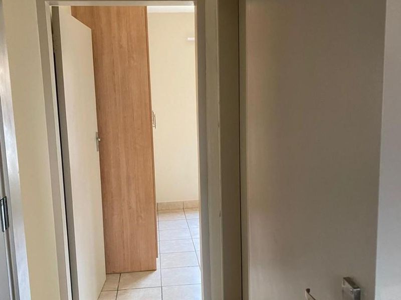 2 Bedroom Apartment / Flat for Sale in Olympus AH, Pretoria East - Photo 9