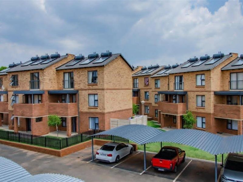 2 Bedroom Apartment / Flat for Sale in Olympus AH, Pretoria East - Photo 3