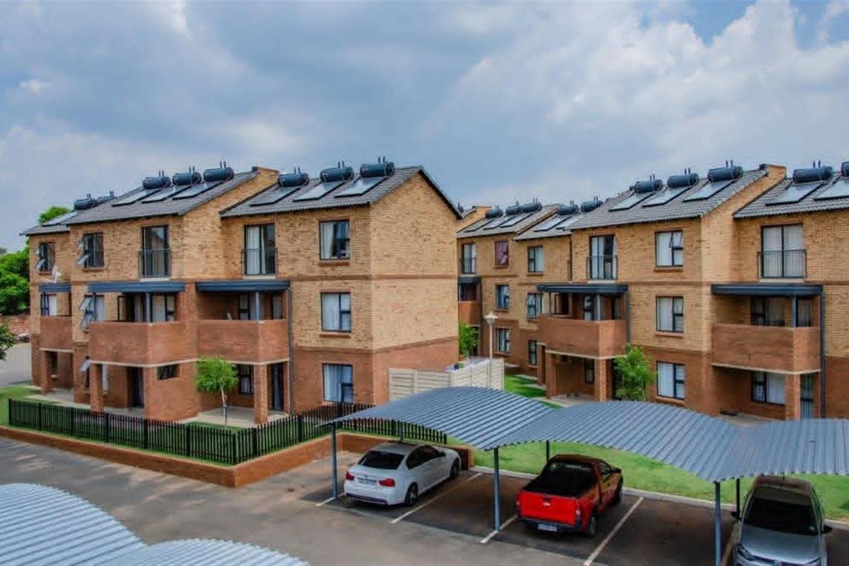 2 Bedroom Apartment / Flat for Sale in Olympus AH, Pretoria East - Photo 3