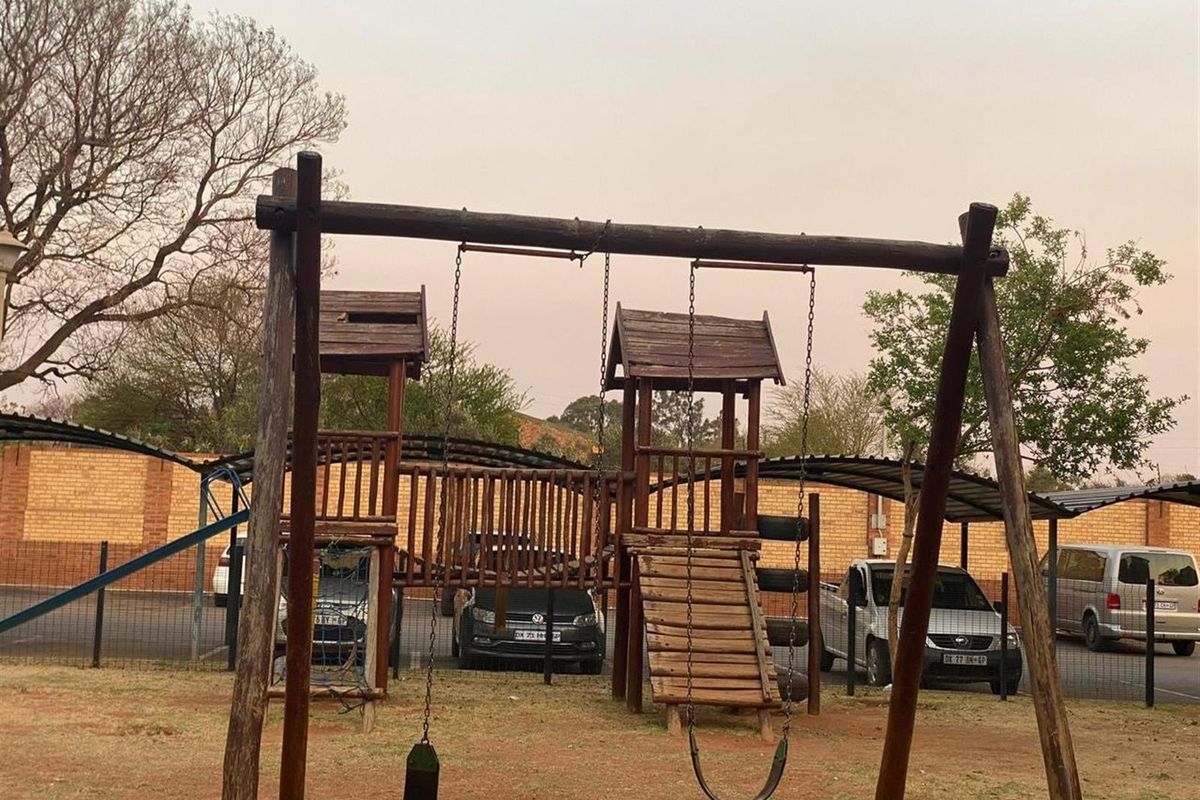 2 Bedroom Apartment / Flat for Sale in Olympus AH, Pretoria East - Photo 4