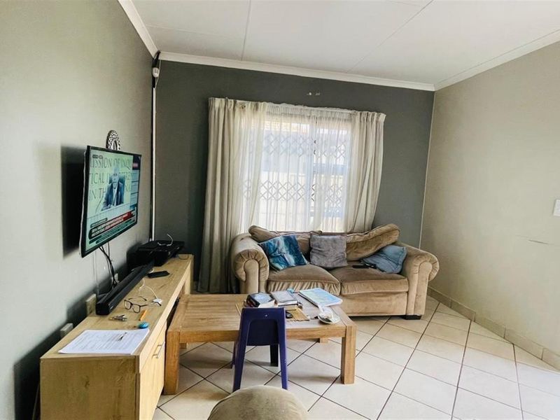 House For Sale in The Orchards, Akasia - Photo 5