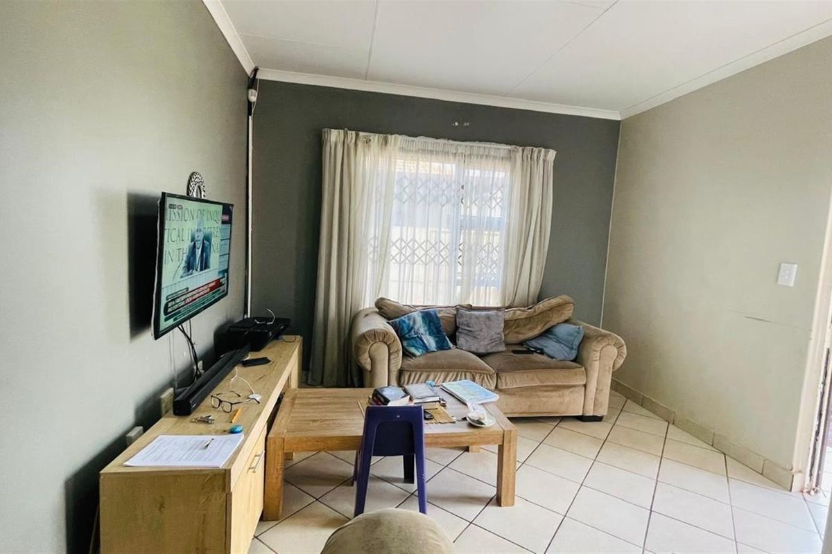 House For Sale in The Orchards, Akasia - Photo 5