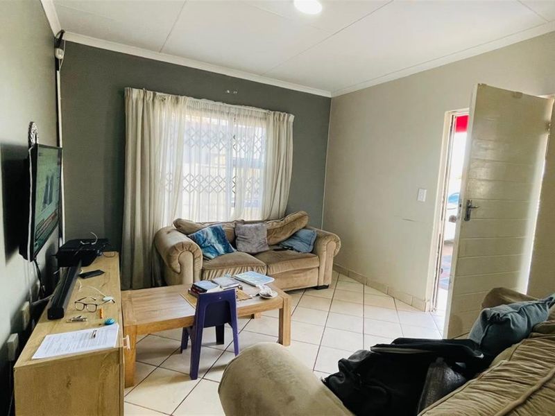 House For Sale in The Orchards, Akasia - Photo 3