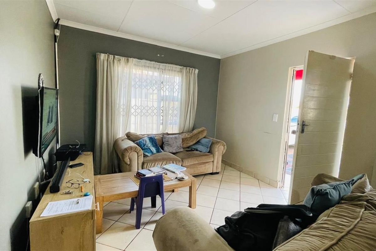 House For Sale in The Orchards, Akasia - Photo 3