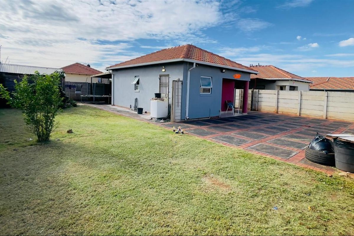 House For Sale in The Orchards, Akasia - Photo 2