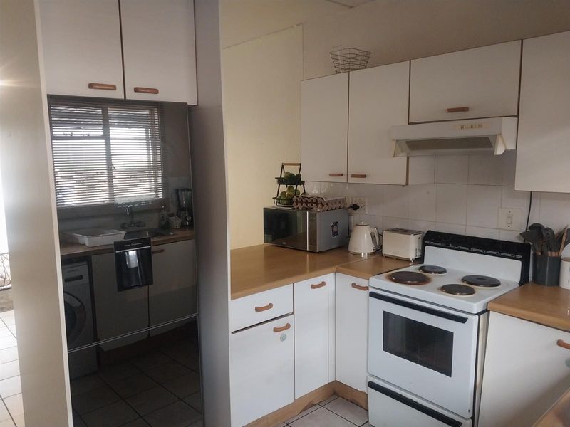 2 Bedroom Townhouse for Sale in Rembrandt Park - Photo 8