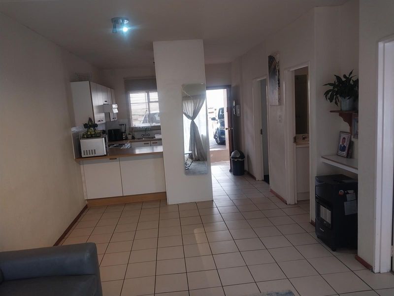 2 Bedroom Townhouse for Sale in Rembrandt Park - Photo 6