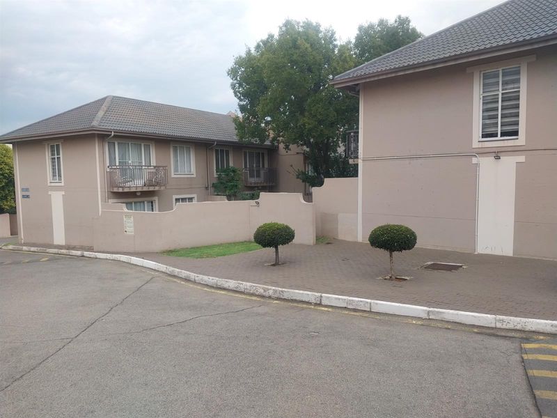 2 Bedroom Townhouse for Sale in Rembrandt Park - Photo 2