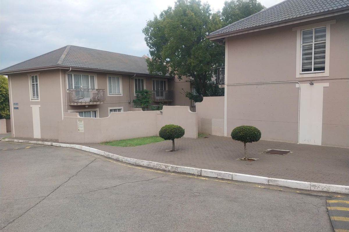 2 Bedroom Townhouse for Sale in Rembrandt Park - Photo 2