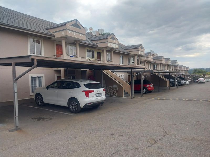 2 Bedroom Townhouse for Sale in Rembrandt Park - Photo 3