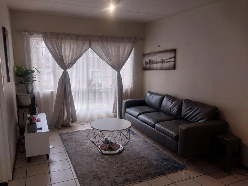 2 Bedroom Townhouse for Sale in Rembrandt Park - Photo 5