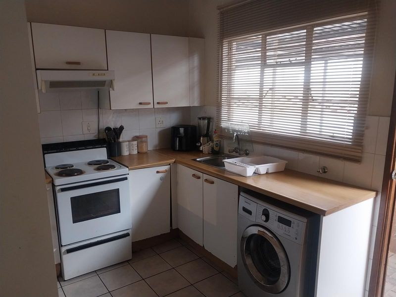 2 Bedroom Townhouse for Sale in Rembrandt Park - Photo 7