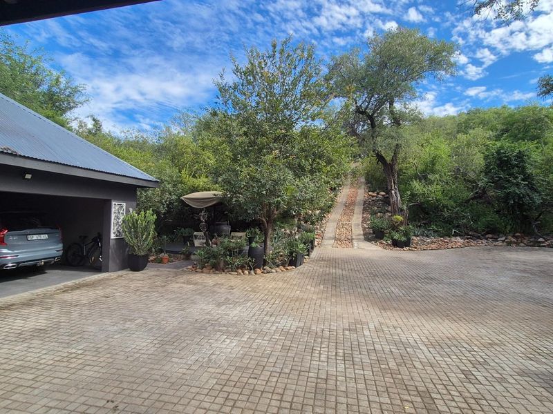 A warm, luxurious jewel of a Home available in Blyde Wildlife Estate - Photo 5