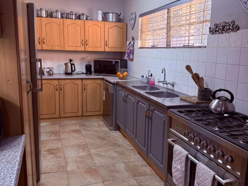 House for Sale in Ritchie - Photo 6