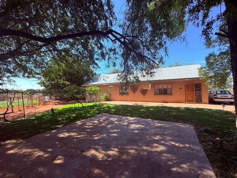 House for Sale in Ritchie - Photo 2