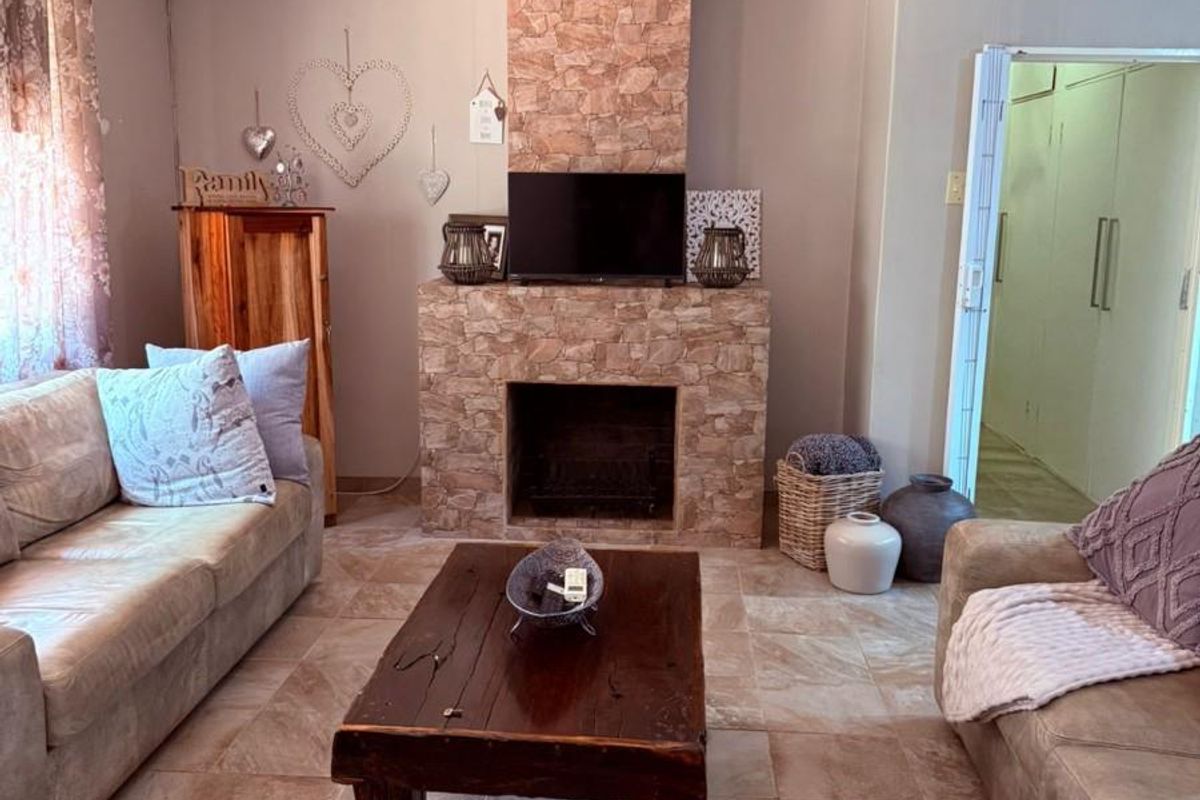 House for Sale in Ritchie - Photo 3