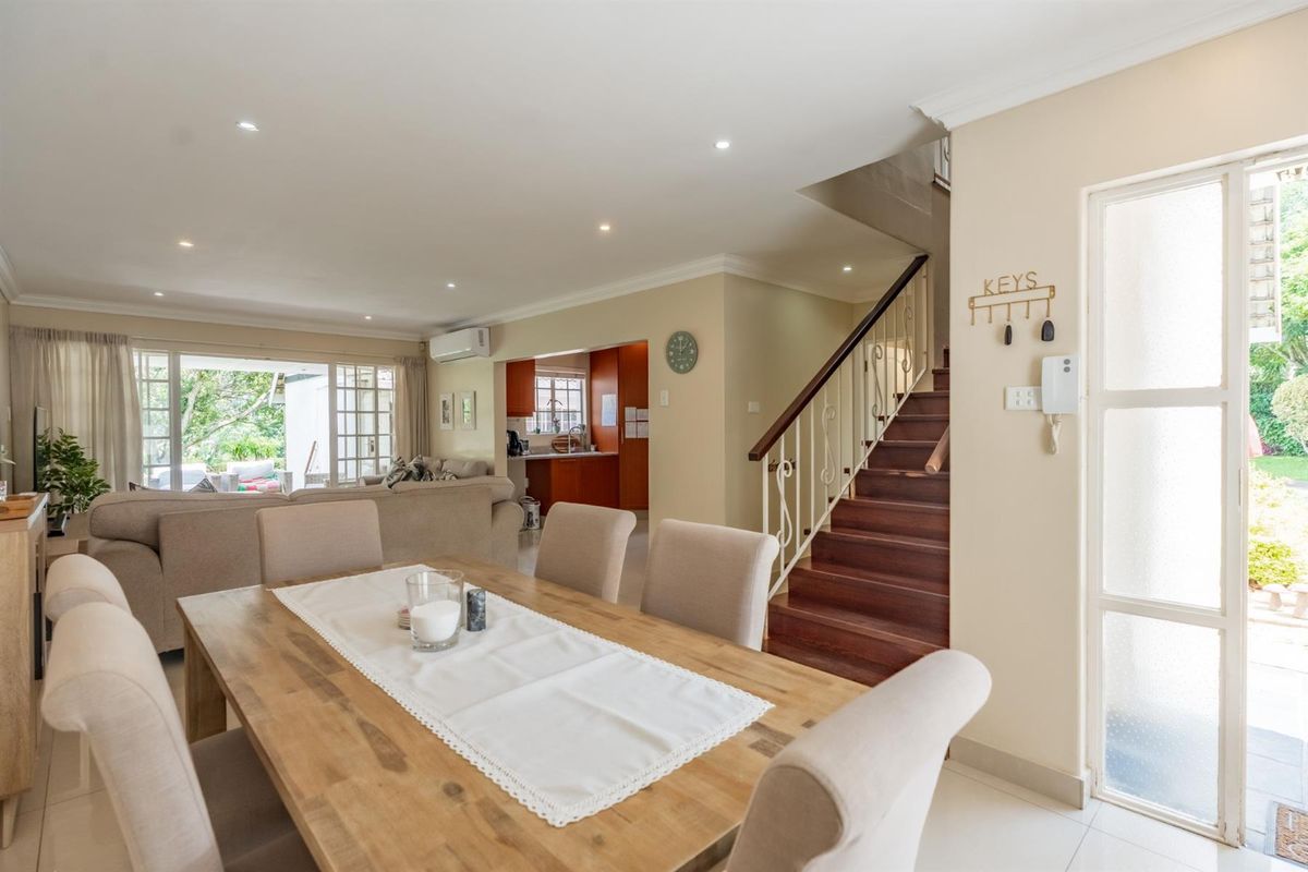 Easy Living in Prime Location - Photo 4