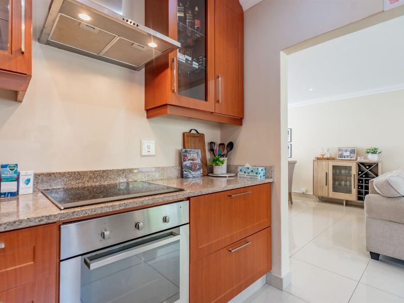 Easy Living in Prime Location - Photo 10
