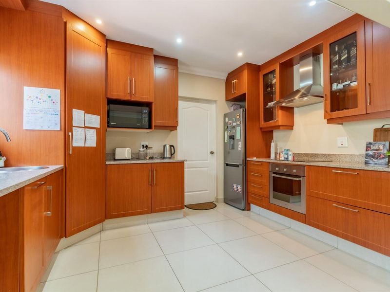 Easy Living in Prime Location - Photo 6
