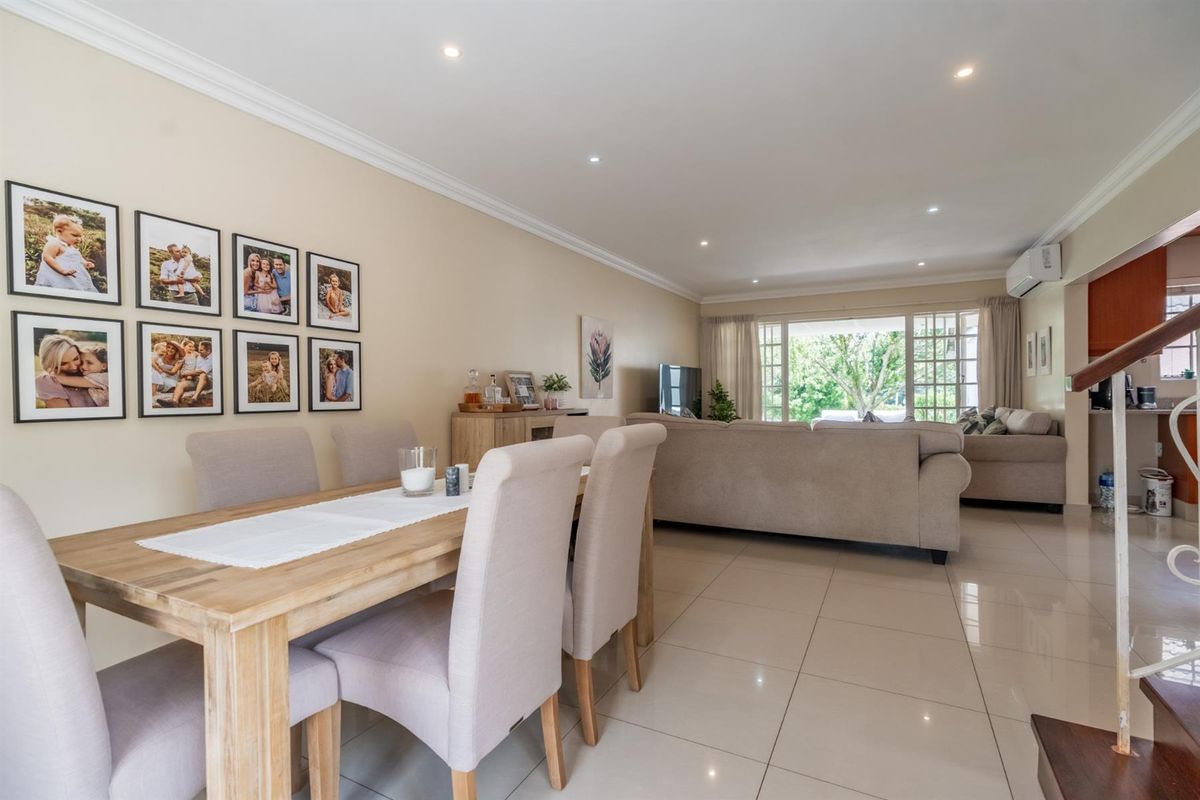 Easy Living in Prime Location - Photo 3