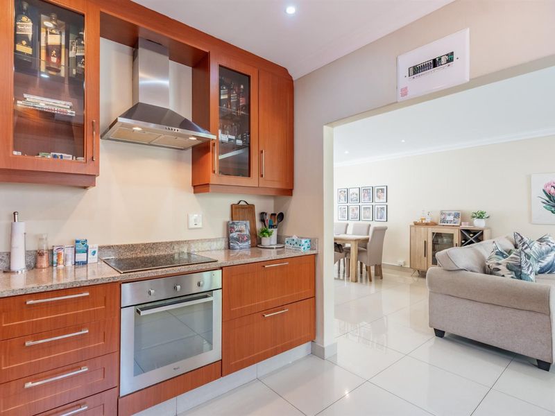 Easy Living in Prime Location - Photo 9