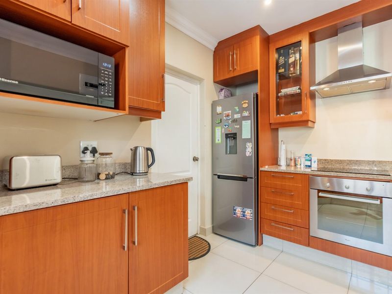 Easy Living in Prime Location - Photo 8