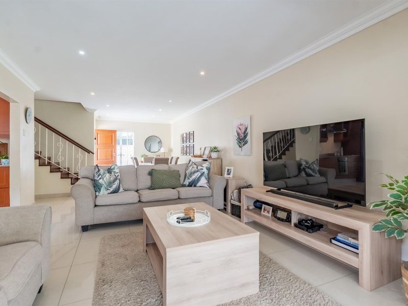 Easy Living in Prime Location - Photo 5