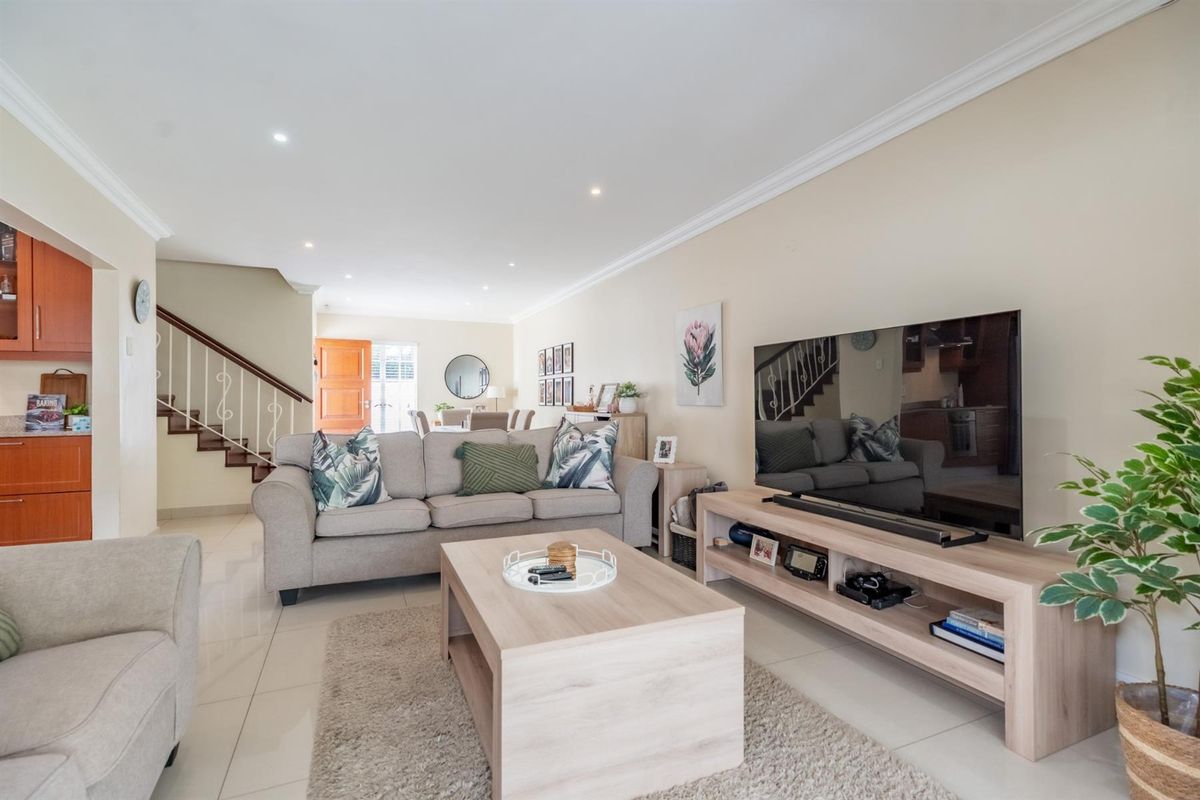 Easy Living in Prime Location - Photo 5